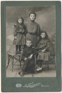 Kobieta z dziećmi