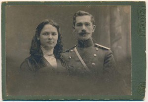 Kobieta i mężczyzna w mundurze 1913r