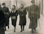 Żołnierze z uczennicami ulica Kilińskiego