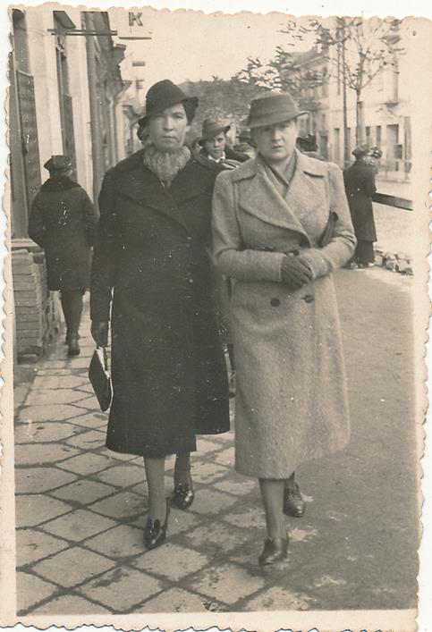 Dwie kobiety na ulicy Kilińskiego
